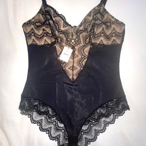 NWT Pinsy Sculpting Lace Shapewear Bodysuit